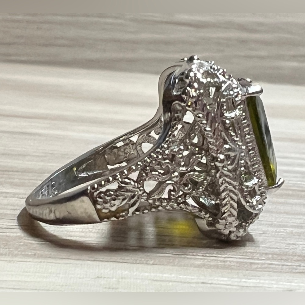 Vintage Art Deco Sterling Silver Olive Green Peridot Filigree Ring, Size 6 - Picture 5 of 10
